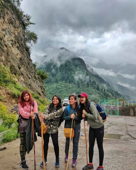 Kheerganga Trek, Parvati Valley, Kashmir Trip, Friends Group Photo, Heavy Rainfall, Hippie Lifestyle, Happy Friendship, Happy Friendship Day, Plan A Trip