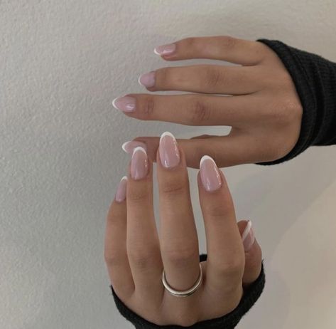 Almond Nails French, Kutek Disney, Unghie Sfumate, French Tip Acrylic Nails, Almond Acrylic Nails, Neutral Nails, Minimalist Nails, Dream Nails, Fire Nails