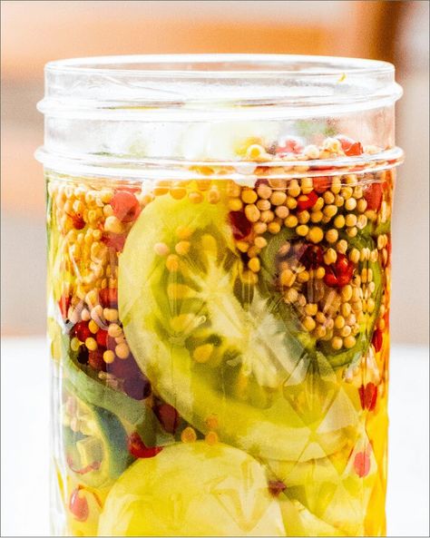 Sweet And Spicy Pickled Green Tomatoes, Pickle Tomatoes Recipe, Pickle Green Tomatoes Recipe, Tomato Recipes Crockpot, Canning Green Tomatoes Recipes, Pickled Green Tomatoes Recipe Easy, Green Tomato Canning Recipes, Pickled Vegetables Recipe, Pickled Foods