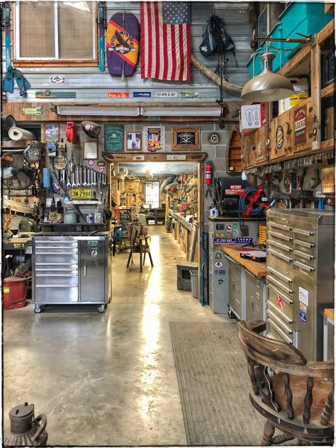 Mens Workshop Ideas, Mechanic Shop Organization, Mancave Ideas Garage, Mechanic Garage Ideas, Car Shop Garage, Ultimate Workshop, Dream Garage Workshop, Vintage Garage Ideas, Welding Garage