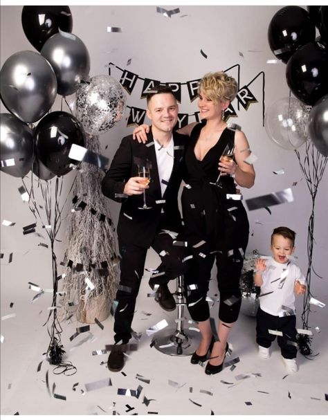 Family New Years Eve Photo Shoot, New Year’s Eve Family Photoshoot, New Years Photoshoot Family, New Years Eve Family Photoshoot, Family New Year Photo Shoot, New Years Family Photoshoot, New Years Photoshoot Ideas, Nye Photo Ideas, New Years Pics