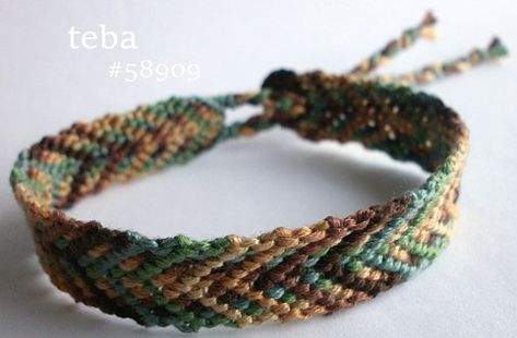 Friendship Bracelets Earth Tones, Variegated Friendship Bracelet, Green And Brown Friendship Bracelet, Friendship Bracelet Patterns For Men, 6 Color Friendship Bracelet, Friendship Bracelet Keychain Pattern, Christmas Friendship Bracelets, Friendship Bracelets For Guys, Fall Friendship Bracelets