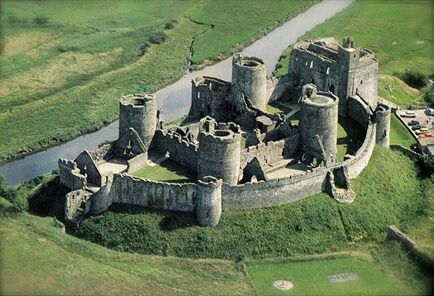 Kidwelly Castle Castle Minecraft, Welsh Castles, Castles In Wales, British Castles, Castle Pictures, Castle Mansion, Castle Designs, Castle Ruins, Castle House