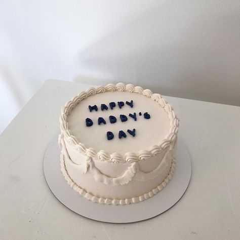 Birthday Cake For Father, Happy Fathers Day Cake, Papa Tag, Vintage Pasta, Minimalist Cake, Korean Cake, Fathers Day Cake, Mini Cakes Birthday, Simple Birthday Cake