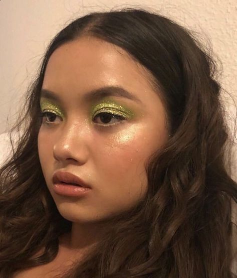 Beauty | #opulentmemory #beauty #makeup #eyemakeup #hair Matte Make Up, Model Tips, Green Makeup, Green Eyeshadow, James Charles, Editorial Makeup, Makeup Goals, Eyeshadow Looks, Pretty Makeup