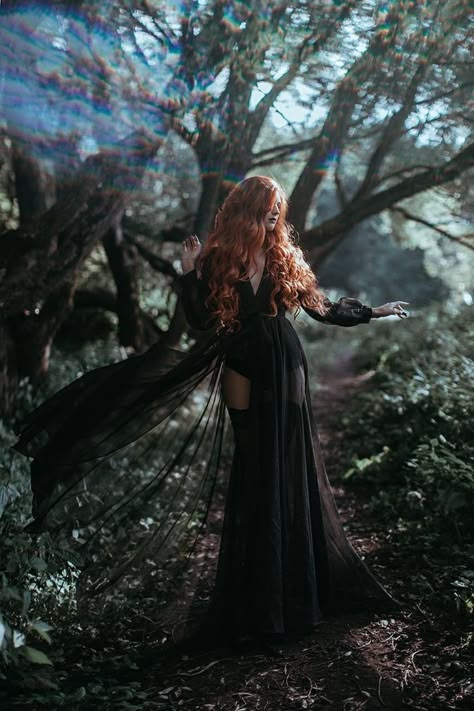 Scary Witch Photoshoot, Gothic Water Photoshoot, Witchy Wood Photoshoot, Goth Fairy Photoshoot, Fall Goddess Photoshoot, All Black Photo Shoot Ideas, Dark Fairytale Photoshoot, Witch Forest Photography, Witchy Aesthetic Photoshoot