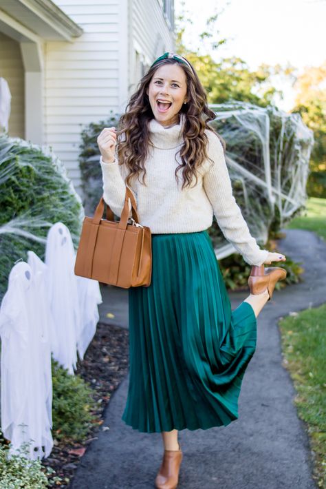 Styling a Maxi Skirt for Fall is Easy - One way to wear a silk maxi skirt in the fall is with a sweater tucked into it. Paired with a knot headband, camel booties, and camel purse - by Caitlin Houston Blog #fallfashion #fallmaxiskirt Styling A Maxi Skirt, Plated Skirt Outfit, Green Pleated Skirt Outfit, Style A Pleated Skirt, Pleated Maxi Skirt Outfit, Summer Dress Outfits Casual, Green Velvet Skirt, Silk Pleated Skirt, Plated Skirt