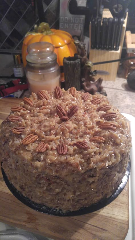 German Chocolate Cake Recipe, Chocolate Desserts Cake, German Chocolate Cake, German Chocolate, Pound Cake Recipes, Cake Frosting, Savoury Cake, Food Cakes, Chocolate Cake Recipe