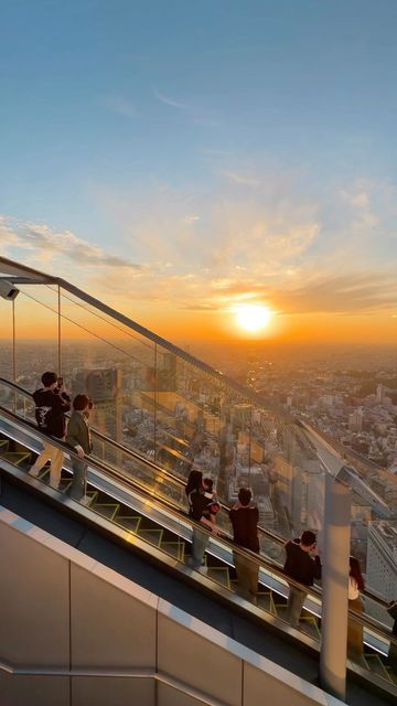 bank / piyatat on Instagram: "Finally found my most favorite place for sunset in Tokyo, Japan 🌅🗻🇯🇵 . 📍 @shibuya_sky (Shibuya Sky at rooftop) . Tips : This place only open for 1 month in advance for booking, so better book ahead and be there 1 hour before sunset time! (don’t go during rainy season 🥹✨) . Reels tips : I use #iPhone15promax and shoot 4k with 60 frame rates 📸 the 5x is really amazing! #shotoniphone #shibuyasky #tokyo #japan #creative #sunset #howto" Shibuya Sky, Japan Shibuya, Japan Places, Tokyo Sky, Tree Deck, Tokyo Aesthetic, Sunset Time, Japan Fashion Street, Japan Landscape