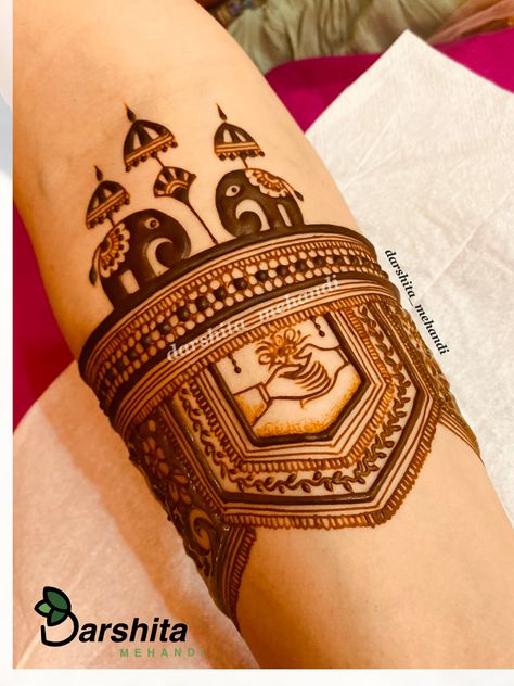 Follow me on instagram @darshita_mehandi Rajsthani Mehandi Design, Bridal Mehndi Starting Design, Bridal Mehndi Startup Design, Mehndi Startup Design, Sathiya Design Mehandi, Mehandi Patches, Kalash Mehndi Design, Bride Mehendi, Rajasthani Mehndi Designs