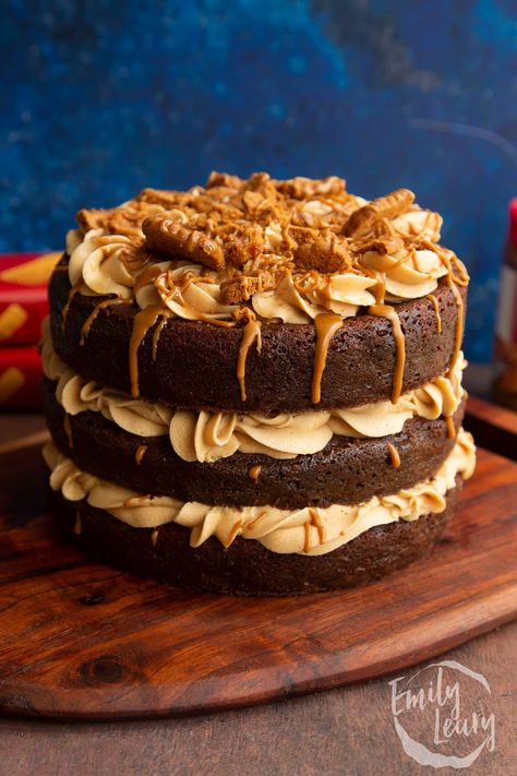 Chocolate Biscoff Cake Chocolate Biscoff Cake, Chocolate Baby Shower Cake, Biscoff Buttercream, Malteser Cake, Oreo Cookie Cake, Biscoff Recipes, Kitkat Cake, Biscoff Cake, Cotton Cake