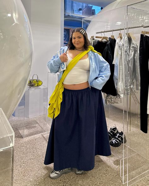 @nike x @patta_nl x @doverstreetmarketlondon Big Calves Women Outfit, Size 20 Outfits, Plus Size Aesthetic, Comfy Outfit Ideas, Flowy Jumpsuit, Weird Fashion, April 20, Neutral Fashion, Curvy Girl Outfits