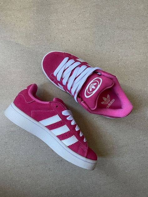 Adidas Shoes Outfit, Pretty Sneakers, Trendy Shoes Sneakers, Dr Shoes, Pretty Shoes Sneakers, Shoe Wishlist, Fresh Shoes, Hype Shoes, Adidas Campus