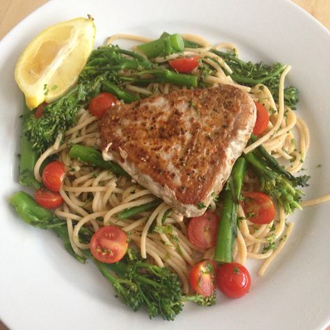 Tuna And Broccoli, Tuna Broccoli, Broccoli Spaghetti, Bites Ideas, Tenderstem Broccoli, Tuna Steak, Steak Pasta, Whole Wheat Spaghetti, Fresh Tuna