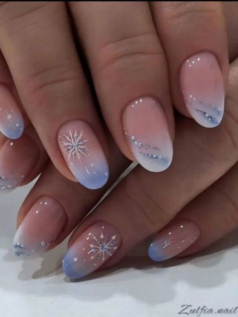 40 christmas nails ruesblog Subtle Nails, Christmas Gel Nails, Xmas Nails, Christmas Nail Designs, Glitter Nail Art, Pretty Acrylic Nails, Fancy Nails, Cute Acrylic Nails, Holiday Nails