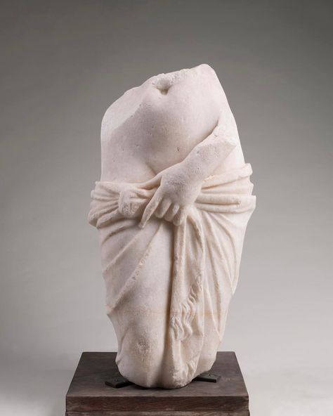 Ancient Female Sculpture, Women Body Statue, Thomas Houseago, Alas Tattoo, Rodin Sculpture, Ancient Greek Sculpture, Roman Statue, Classic Sculpture, Greek Statues