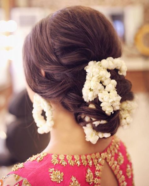 15 Easy Ways to include Gajra in your Hairstyle this Wedding Season | ShaadiSaga Hairstyles For Eid, Mogra Gajra, Bun With Gajra, Bridesmaid Bun, Simple Bun, Bun With Curls, Half Updo Hairstyles, Super Easy Hairstyles, Dutch Braid Hairstyles