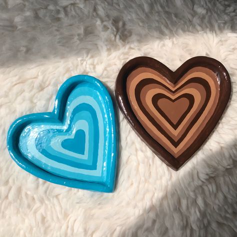 Blue and brown clay jewelry trays made out of air dry clay heart shaped Dry Clay Jewelry, Clay Jewelry Tray, Air Dry Clay Jewelry, Tray Clay, Clay Jewellery Holder, Clay Tray, Frog Mushroom, Wood Trays, Etsy Jewellery