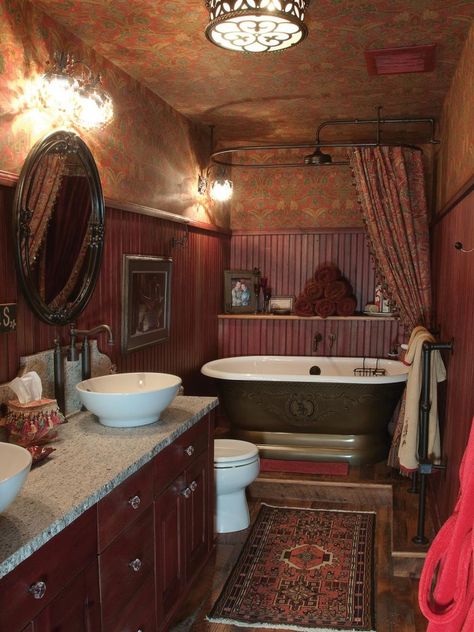 rustic-red-bathroom Western Bathroom Decor, Makeover Kamar Mandi, Romantic Bathrooms, Luxurious Bathtubs, Rustic Bathroom Designs, Bad Inspiration, Bathroom Red, Rustic Bathroom Decor, Bathroom Color