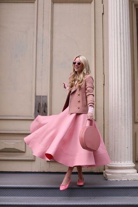 How To Dress Monochromatic in Modern Ways, light pink outfit, light pink monochromatic outfit, pastel outfit, Blair Eadie Bee pink outfit | Divine Style Mode Rose, Atlantic Pacific, Monochromatic Outfit, Pink Trousers, Pink Lady, Looks Street Style, Pink Outfits, 가을 패션, Pink Outfit