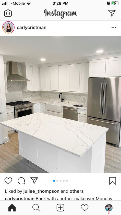 Kitchen Countertops And Backsplash, White Marble Kitchen Countertops, Quartz Kitchen Countertops White, Small Kitchen Design Layout, Marble Tile Kitchen, Countertops And Backsplash, Kitchen Design Countertops, Kitchen Countertop Organization, Florida Decor