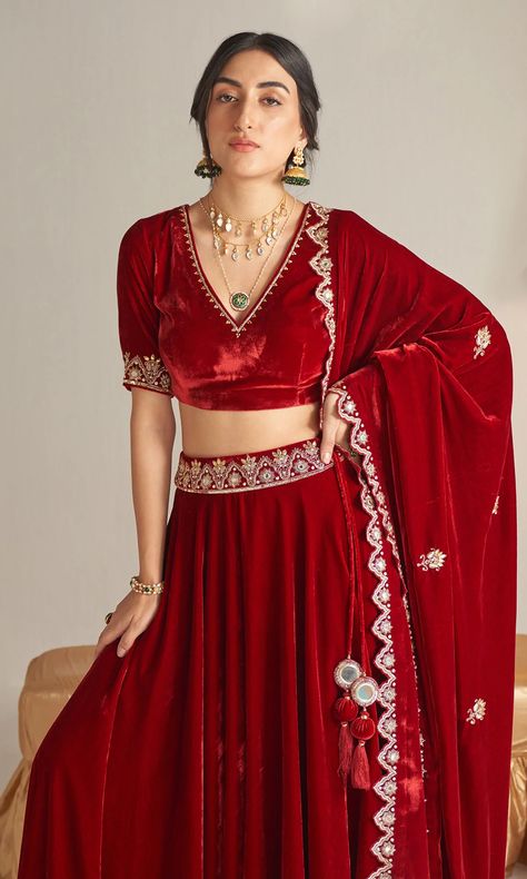 Velvet Half Saree, Red Velvet Gown, Banarasi Dress, Velvet Blouse Design, Lehenga Inspiration, Simple Lehenga, Latest Bridal Lehenga, Indian Outfits Lehenga, Lehenga Designs Simple