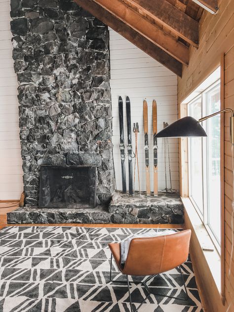 Cabin On Lake, Hygge Inspiration, Cabin Renovation, Old Cabin, Log Cabin Interior, Dream Cabin, Jackson Wy, Cabin Inspiration, Tiny House Nation