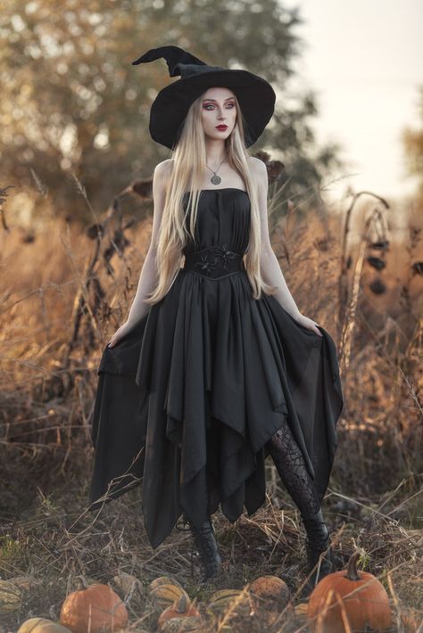 Steampunk Witch, Dracula Clothing, Calendar Printing, Witch Costumes, Witch Vibes, Halloween Photography, Beautiful Witch, Pumpkin Farm, Witch Fashion