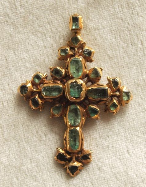 17th Century Spanish Emerald Cross 17th Century Jewelry, 16th Century Jewelry, Emerald Cross, Byzantine Jewelry, Elegant Lifestyle, Ancient Jewels, Roman Jewelry, Ancient Jewellery, Historical Jewellery