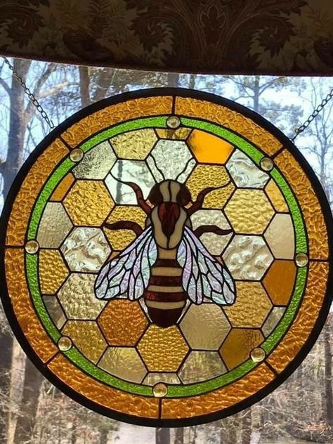 Diy Stained Glass Window, Stained Glass Patterns Free, Glass Painting Designs, Bee Pattern, Stained Glass Paint, Stained Glass Birds, Stained Glass Window Hanging, Stained Glass Suncatchers, Stained Glass Diy