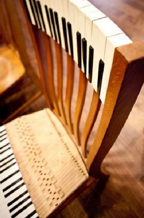 Top 10 Ways to Reuse and Repurpose Piano Keys Piano Crafts, Piano Decor, Piano Parts, Diy Music, Piano Art, Piano Studio, Old Pianos, Piano Key, Piano Room