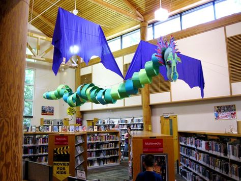 Dragon Decor - Ind. circles scale of dragon. Book Display Ideas, Fantasy Library, Be Ruthless, School Library Displays, Library Bulletin Board, Middle School Libraries, Library Book Displays, Library Inspiration, Award Display