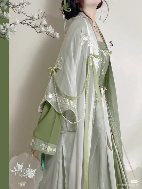 Green Hanfu, Asian Style Dress, Chinese Clothes, Ancient Chinese Dress, Hanfu Traditional, Chinese Style Dress, Traditional Chinese Dress, Old Fashion Dresses, Hanfu Dress