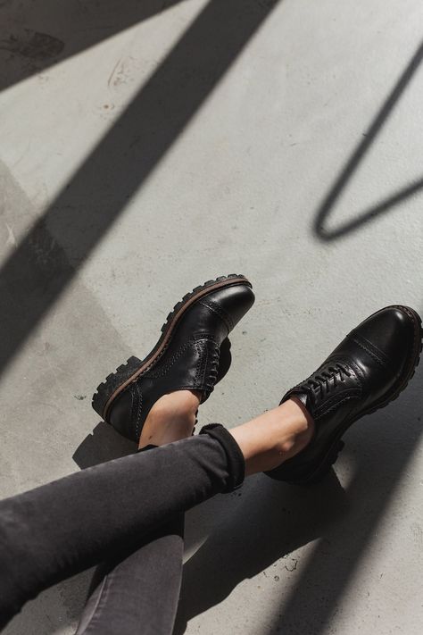 Brogues Womens Outfit, Brogue Shoes Women, Black Oxfords Womens, Women Oxfords, Black Brogues, Women Brogues, Oxford Shoes Outfit, Black Oxford Shoes, Brogues Style