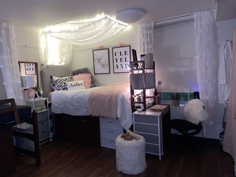 Pink Gray And White Dorm Room Ideas, Pink And Gray Dorm Room Ideas, Pink And White Dorm Room Ideas, Pink And Gray Dorm Room, Pink And Grey Dorm Room, Pink And White Dorm Room, Dorm Transformation, Luxury Dorm, Girly Bedrooms