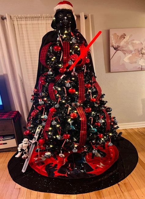 Geek Christmas Decorations, Disney Christmas Tree Theme, Darth Vader Christmas Tree, Star Wars Christmas Decorations, Decoracion Star Wars, Star Wars Christmas Tree, Nerd Christmas, Darth Vader Christmas, Nerdy Christmas