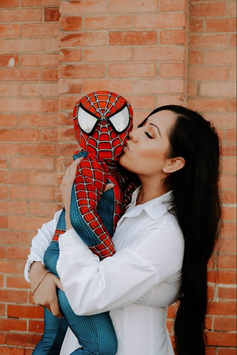 Spiderman Birthday Picture Ideas, Spider Man Birthday Photoshoot, Spiderman Birthday Photoshoot, Spider Man Photoshoot, 5th Birthday Photoshoot Boy, Spider Man 1st Birthday, Boys Birthday Photoshoot Ideas, Spiderman Photoshoot Kids, 5th Birthday Photoshoot Ideas Boy