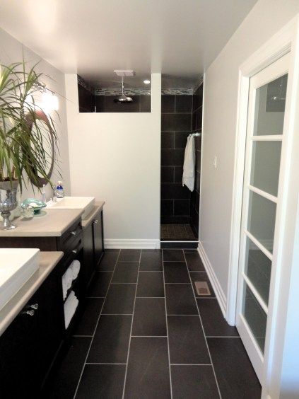 The ultimate neutral tile....black or near black. Goes with anything and provides a strong base. Black Bathroom Floor, Black Tile Bathrooms, Black Floor Tiles, Dark Tile, Black Tile, Bad Inspiration, Room Tiles, Black Tiles, Kitchen Floor Tile