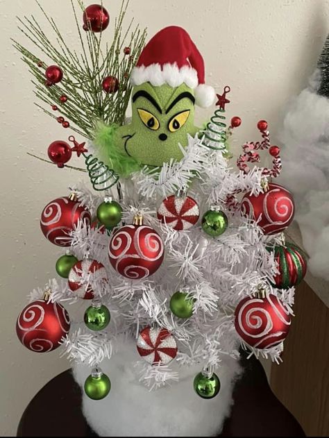 Grinch Centerpiece Ideas Diy, Grinch Dollar Tree Crafts, Small Grinch Christmas Tree, Grinch Table Centerpiece, Grinch Cups, Small Holiday Tattoos, Christmas Decor Party Ideas, Holiday Tattoos, Table Top Trees