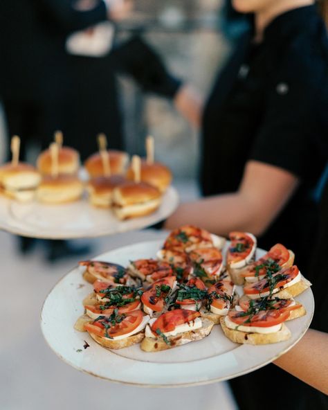 A tip from the wedding experts: have passed hors d’oeuvres at your cocktail hour to hold your guests over until dinner. ⁠🍽️🥕 ⁠ These caprese bites and mini sliders from @hankscatering.austin have us drooling!⁠ 🍅 •⁠ •⁠ Wed Society | Austin FEATURED vendors:⁠ Catering: @hankscatering.austin ⁠ •⁠ •⁠ // Photo: Sarah Stip Photography⁠ #regram •⁠ •⁠ #catering #appetizers #cocktailhour #smallbites #foodie #caprese #weddingcatering Engagement Food Ideas Appetizers, Winter Wedding Catering Ideas, Wedding Cocktail Hour Food Italian, Passed Apps Wedding Appetizers, Cocktail Hour Passed Appetizers, Small Wedding Appetizers, Butlered Hors D'oeuvres, Catering Bites, Caprese Hors D’oeuvres