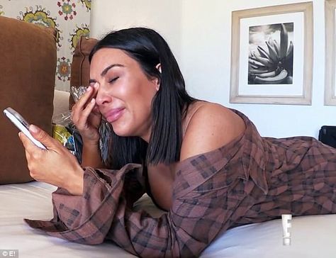 Kim Kardashian flashes major cleavage in white sports bra Kim Kardashian Cry, Kardashian Memes, Mom Challenge, Shane Dawson, Reaction Face, Joke Of The Day, Keeping Up With The Kardashians, White Sports Bra, Girl Problems