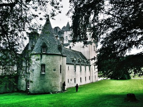 Castle Fraser, Fraser Tartan, Fraser Clan, Places To Visit In Scotland, Hebrides Scotland, Aberdeenshire Scotland, Scotland Landscape, Scotland Forever, Castle Scotland