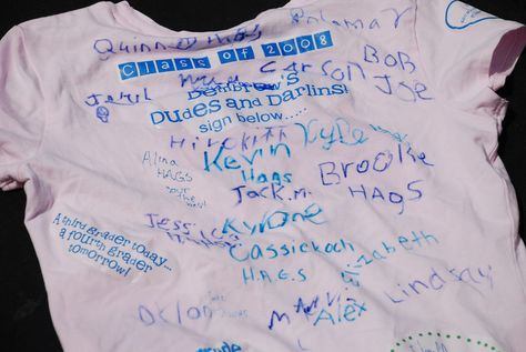 instead of yearbooks this year, we are doing "4th grade here I come" and "2nd grade here I come" tshirts for their friends to sign :) Scribble Day Ideas, Scribble Day, Signing Ideas, Leavers Shirt, School Traditions, Room Parent, Pta Ideas, The Last Day Of School, Love Teacher