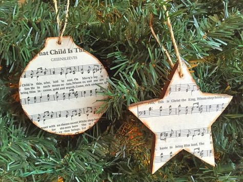 Christmas Music Ornaments, Diy Christmas Ornaments Rustic, Americana Christmas, Hymnal Crafts, Sheet Music Ornaments, Music Christmas Ornaments, Sheet Music Crafts, Chirstmas Decor, Ornaments Wood