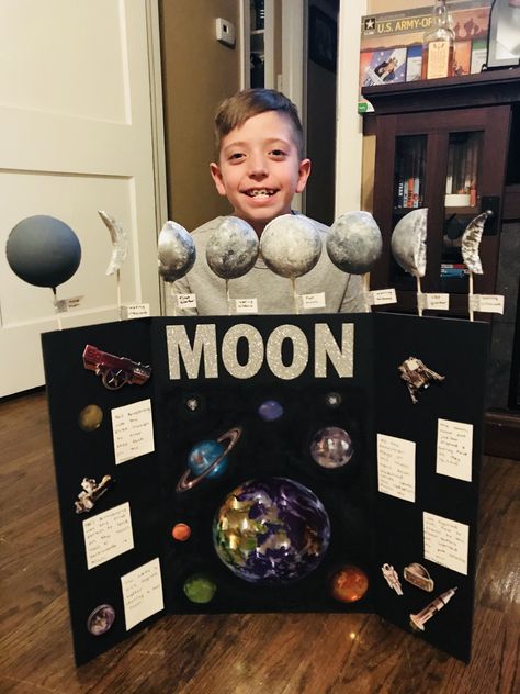 Moon School Project, Kids Science Fair Projects, Science Exhibition Ideas, Science Project Models, Science Exhibition Projects, Planet Project, Moon Activities, Presentation Ideas For School, Space Crafts For Kids