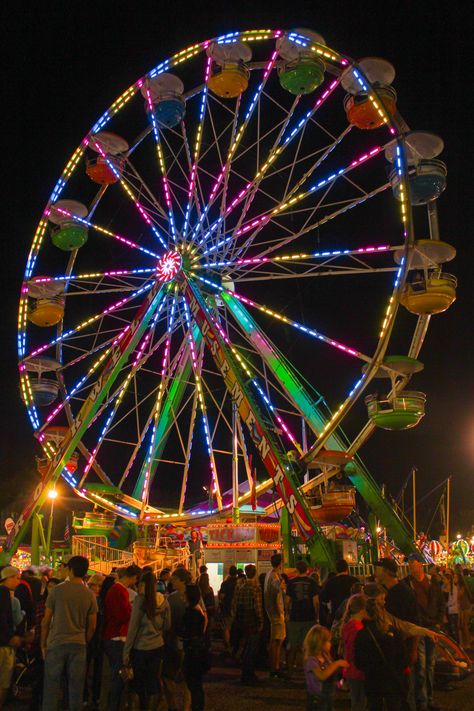 Ferris Wheel @ The Durham Fair Best Movie Couples, Ride Drawing, Fountain Lights, New Background, Banner Background Hd, Desktop Background Pictures, Emoji For Instagram, Dslr Background, Wheel Art