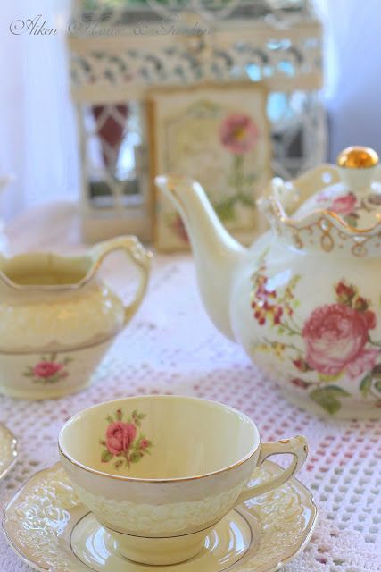 Shabby Chic Tea, Tea Cups And Saucers, Perfect Cup Of Tea, House Gardens, Pretty China, Cream Tea, English Tea, Teapots And Cups, Rose Tea