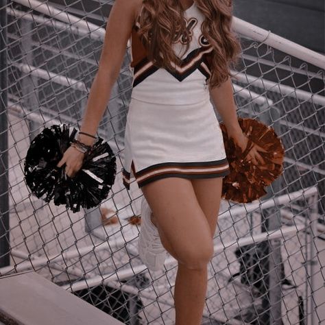 Cheerleading Aesthetic, Cheerleader Aesthetic, Cheer Aesthetic, Hollaback Girl, Cheer Poses, Football Boyfriend, Cheer Squad, Cheerleading Outfits, Highschool Aesthetic