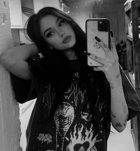 Teal Vans, Maggie Lindemann, Shadow Hunters, Feminine Aesthetic, Pretty Selfies, Face Claims, Aesthetic Girl, Pretty People, Hair Inspiration