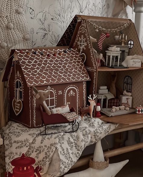 Maileg Gingerbread House, Maileg Doll House, Maileg Christmas, Ikea Dollhouse, Maileg Mice, Cardboard Dollhouse, Kids Activities At Home, Mouse Crafts, Kids Deco